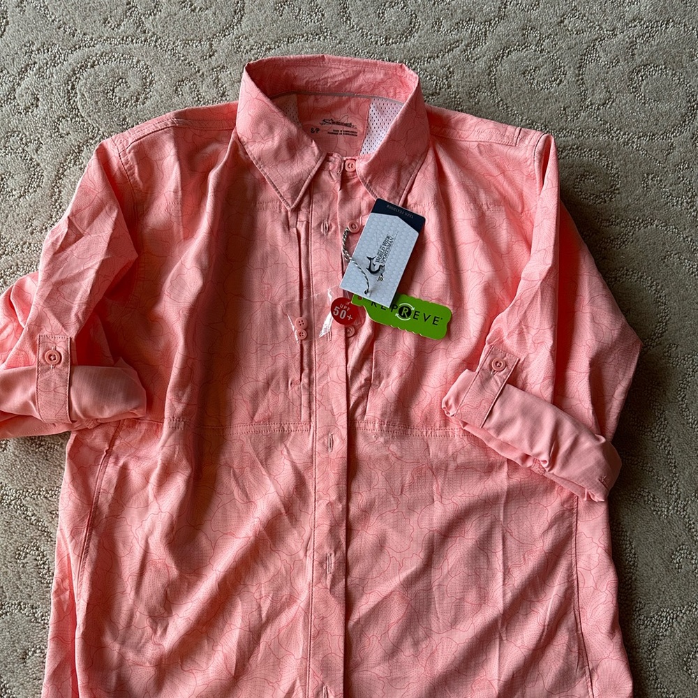 New Womens SPF 50+ Hibiscus Long Sleeve Button Up and roll up sleeves small